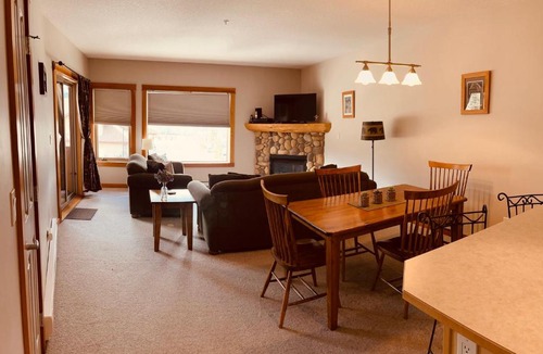 Canmore Apartment | Wanna get away in the Rocky Mountains