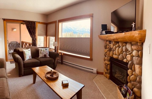 Canmore Apartment | Wanna get away in the Rocky Mountains