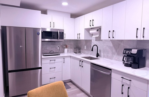Winnipeg House | Warm, Inviting Basement Suite Quiet Stay in a Safe, Upscale Area