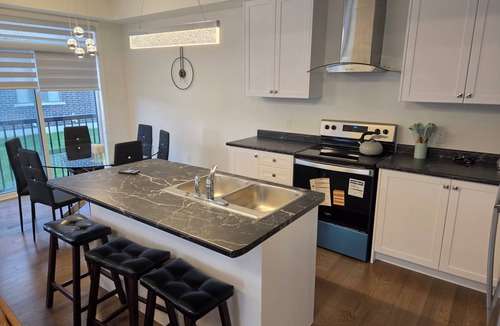 Whitby House | Warm & Stylish 4BR Townhouse near Thermea Spa. close to 412 and 401.