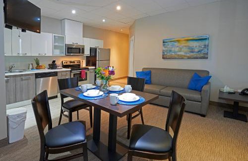 Wasaga Beach Hotel | Wasaga Riverdocks Hotel Suites