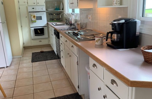Canandaigua House | Water ski SEASON IS COMING! Close to breweries and restaurants and marinas.