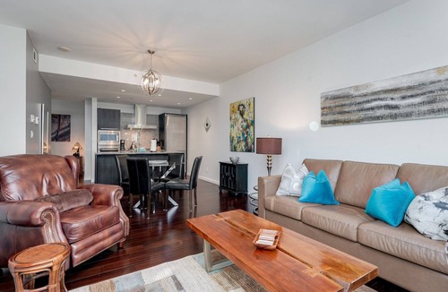 Inner Harbour Condo | Waterfalls Hotel-Luxury 1BR/1.5BA, with Fireplace and Library, A/C and Seasonal Pool and Hot Tub