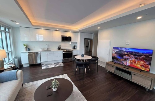 Downtown Halifax Apartment | Waterfront 1 BR corner unit - 6 appliances & gym