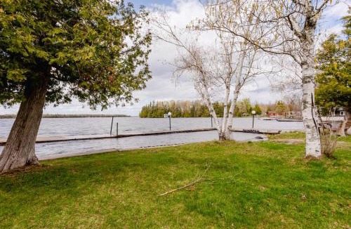 Rosedale House | Waterfront, BBQ, Beach Balsam Lake Resort in Kawartha