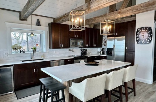 Selkirk House | Waterfront Beach House - Deck, BBQ & Private Beach