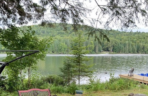 L'Ascension Ski Chalet | Waterfront cottage