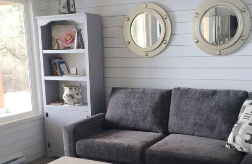 Regional District of Nanaimo Cottage | WATERFRONT Cottage