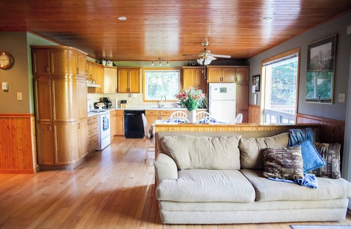 Dorset Cottage | Waterfront Cottage - Lake of Bays, Muskoka