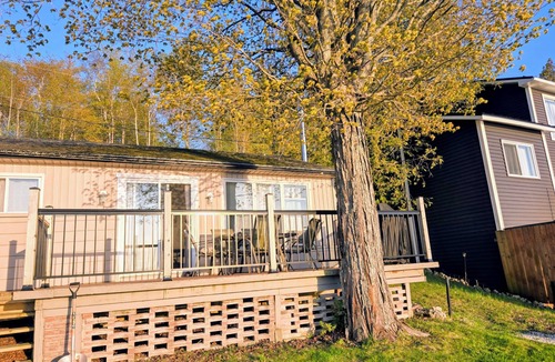 South Bruce Peninsula Cottage | Waterfront Cottage on Desirable Lake - 15min Drive to Sauble Beach