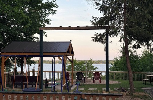 Rideau Lakes Cottage | Waterfront Cottage on the Upper Rideau Lake