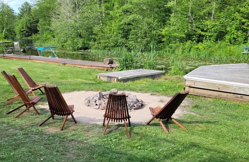 Severn Cottage | Waterfront Cottage with Hot Tub
