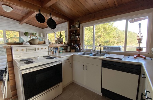 Galiano House | Waterfront Escape on Galiano Island BC