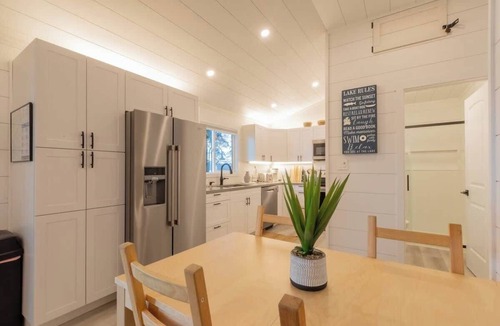 Lake of Bays House | Waterfront Four Season Cottage in the Woods WiFi