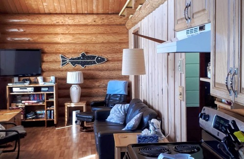 Gillies Bay Cottage | Waterfront Log Cabin, Steps to beach, Texada Island, Gulf Islands