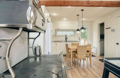 Armagh Ski Chalet | Waterfront, Nature & Adventure | Lac Jeannot