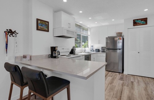 Yellow Point House | Waterfront Renovated unit 2 bed 2 bath with pools & boat dock sleeps 6