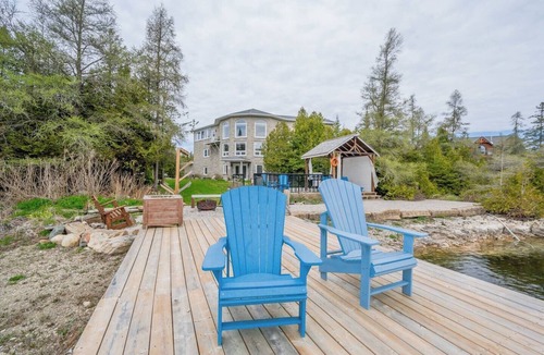 Stokes Bay Cottage | Waterfront | Sauna | Kayaks | Sunsets | Dog Run