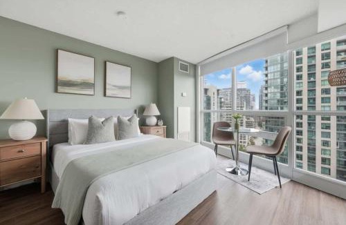 Fort York Apartment | Waterfront Studio at Fort York Walk to the Lake