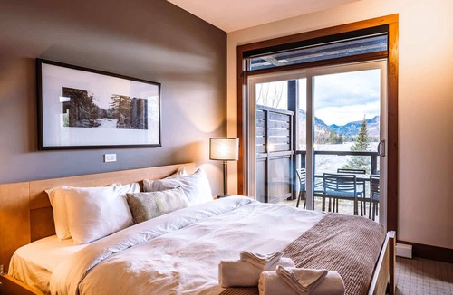 Lac Superieur Village Condo | Waterfront Suite & Lake Resort