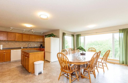 Twin Butte Villa | Waterton Country Villas - Whole House! Sleeps 32!!