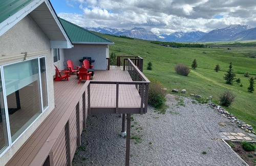 Twin Butte Villa | Waterton Country Villas - Whole House! Sleeps 32!!