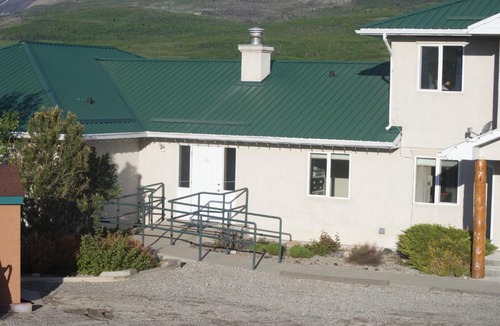 Twin Butte Hotel | Waterton Country Villas- 4 Private Room w a view