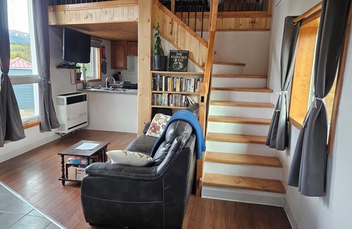 Whitehorse Cabin | Welcome to our cozy slice of the North!