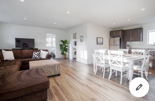Saanichton House | Welcome to Hearthstone Farm Located in the breathtaking Mt Newton Valley!