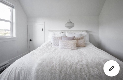 Saanichton House | Welcome to Hearthstone Farm Located in the breathtaking Mt Newton Valley!