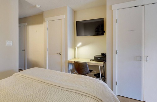 Downtown Victoria Condo | Welcome to Little Astoria. Charming suite in the heart of downtown Victoria