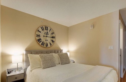 Downtown Victoria Condo | Welcome to Little Astoria. Charming suite in the heart of downtown Victoria