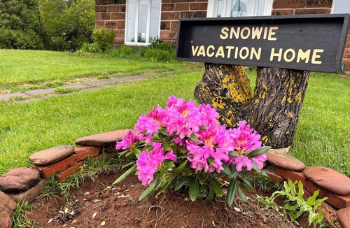 Rusticoville House | Welcome to The Snowie Waterview Retreat, your peaceful getaway in Rusticoville!