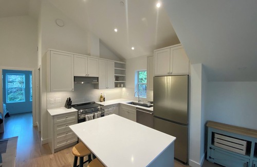 Hollyburn Apartment | Welcome to Your West Vancouver Retreat!