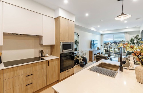 Central Okanagan Condo | Welcome to Zara at Lakestone! A premier lakeside community for a peaceful escape with pickleball courts, gym, and sauna. Bright 1-bed suite with mountain views, full kitchen, patio & laundry.