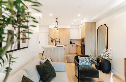 Central Okanagan Condo | Welcome to Zara at Lakestone! A premier lakeside community for a peaceful escape with pickleball courts, gym, and sauna. Bright 1-bed suite with mountain views, full kitchen, patio & laundry.