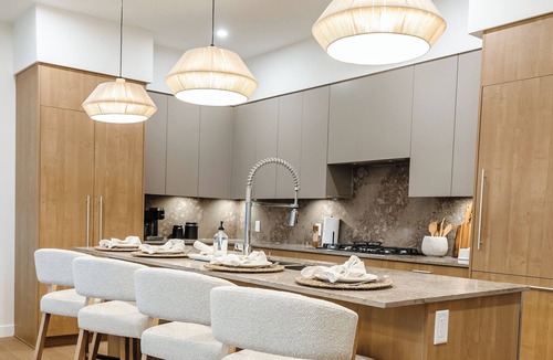 Central Okanagan Condo | Welcome to Zara at Lakestone! A premier lakeside community for a peaceful escape with pickleball courts, gym, and sauna. Spacious 3-bed, 3-bath suite with lake & hillside views, chef’s kitchen, private patio w/BBQ & workspace.