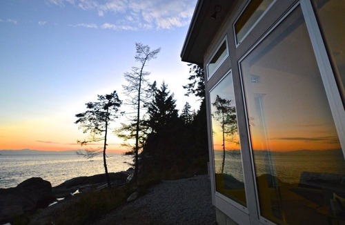 Wilson Creek House | West Coast Comtemporay, low bank ocean front, south facing, built in 2013