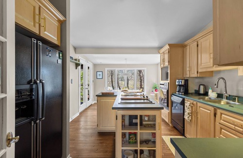 West End House | West End 4BR Stay Patio BBQ Firepit WiFi Parking