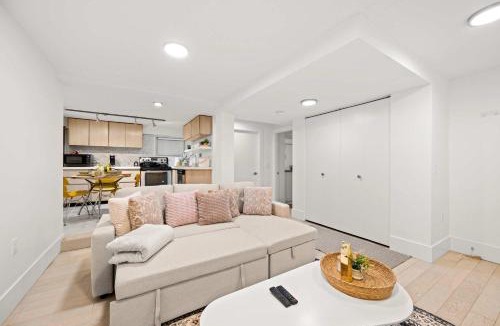 West End Apartment | West End Downtown Walk to Beach & Shops