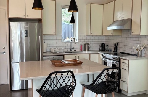 Saanich West Apartment | Westcoast Modern 2-Bedroom Suite in Strawberry Vale