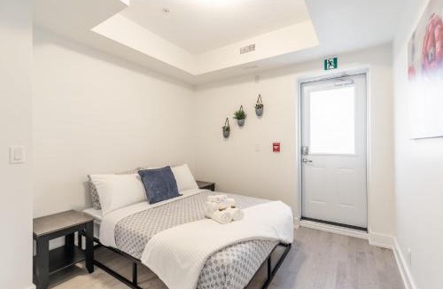 Roncesvalles Village Hotel | Westend Suite Near High Park & Bloor West
