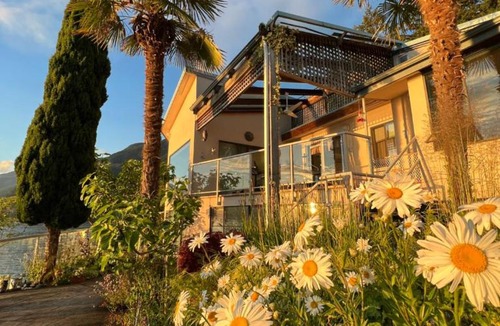 Vancouver Villa | Whales house