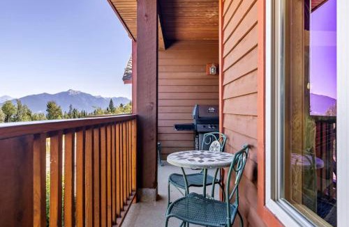 Golden Apartment | Whispering Pines 3BR Townhouse Views and private Hot Tub