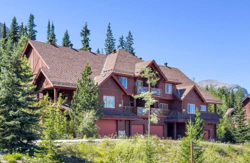 Golden Apartment | Whispering Pines 3BR Townhouse Views and private Hot Tub