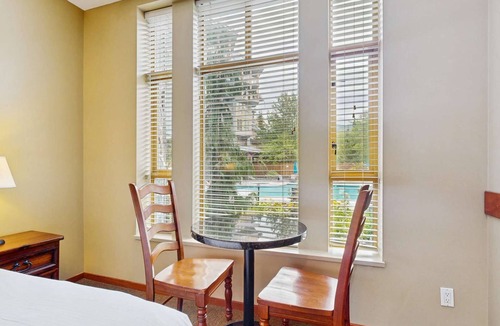 Village North Hotel | Whistler - Cascade Lodge 114