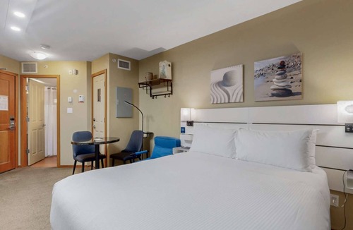 Village North Hotel | Whistler - Cascade Lodge 217