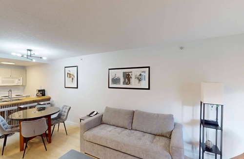 Village North Hotel | Whistler - Cascade Lodge 329