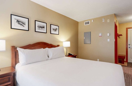 Village North Hotel | Whistler - Cascade Lodge 327