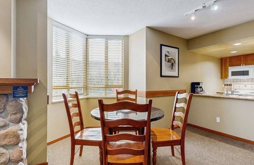 Village North Hotel | Whistler - Cascade Lodge 436